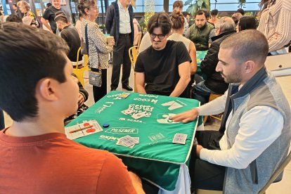 El estadounidense Matthew Heiss (d) junto con su pareja, Javier Montero, fueron eliminados en la ronda previa del Mundial de 40.