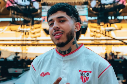 Luis Fernando Villa Álvarez, más conocido por su alias en línea, Westcol, es un streamer y YouTuber colombiano.