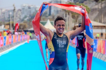 Gabriel Terán ganó el Oro en Triatlón masculino con 55 minutos y 19 segundos.