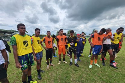 Jóvenes futbolistas participan en jornada de formación organizada por Atlético de Madrid, como parte de un proceso de scouting.