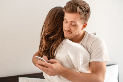 Testimonios de infidelidad compartidos en listas virales en Ecuador podrían poner en riesgo la seguridad emocional y profesional de los involucrados.