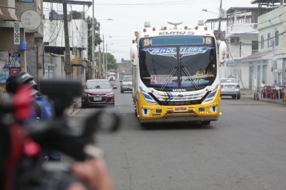 Los buses de la línea 16 pasaban cada 10 minutos en la ruta hacia Guayaquil.