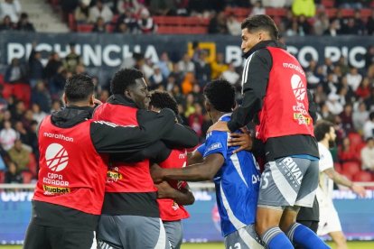 Emelec festeja el gol de Maicon Solís ante Liga de Quito.