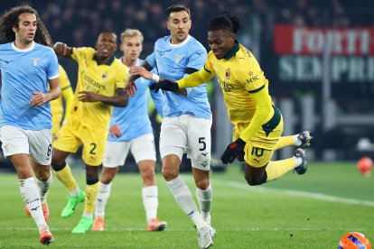 Pervis Estupiñán es titular habitual en AC Milan.