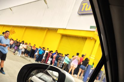 Las filas se armaron desde horas de la madrugada, pero solo los primeros alcanzaron a adquirir los juguetes.