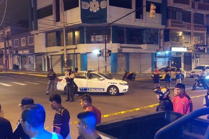 Moradores del sector céntrico de La Libertad se alarmaron por el crimen ocurrido pasada la medianoche.