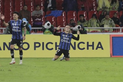 Claudio Spinelli (c) es el generador de goles del equipo del Valle que busca sellar de una vez por todas el título ante Libertad.