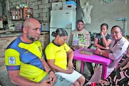 Luis Arroyo y Kartty Bustos, padres de Ismael y Josué, no logran asimilar el dolor.