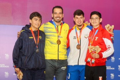Alberto Miño (amarillo) fue oro en la competencia individual masculina en Perú.
