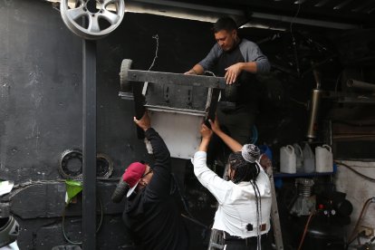 Los coches son construidos con 90 por ciento de madera.