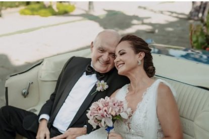 Marcela Aguiñaga publicó fotos tras la muerte de su padre.