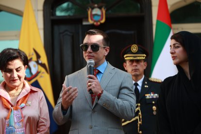 El presidente Noboa se dirigió a un grupo de migrantes en Emiratos Árabes.