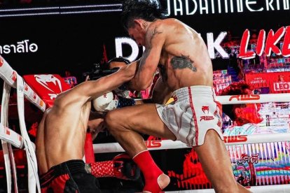 El ecuatoriano Óscar Fonseca lanzó una serie de patadas al tailandés Sha Ma.