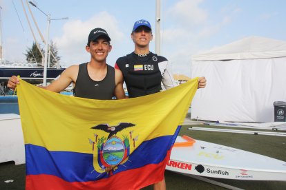 Los ecuatorianos Rafael Sarrazín y Tadas Koreiva, ambos de 17 años se coronaron como los mejores del mundial de velerismo