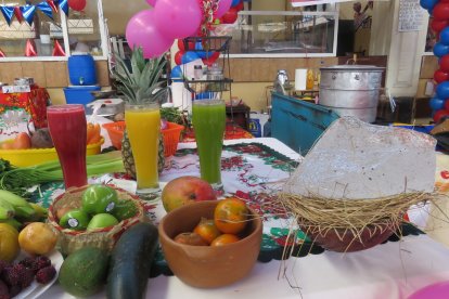 Los concursantes debieron preparar plato fuerte, postre y ‘rompenucas’ (jugo de fruta con hielo del Chimborazo).