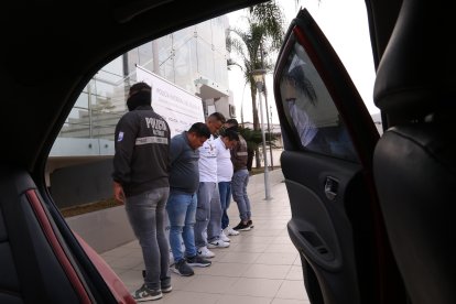 Los aprehendidos fueron presentados en el cuartel de la Policía Judicial de la Zona 8, en Guayaquil.