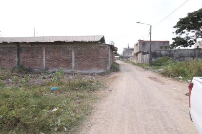 Una mujer fue asesinada a tiros la noche del martes en la cooperativa Hermano Gregorio 1, en Durán; hasta el momento su identidad se desconoce.