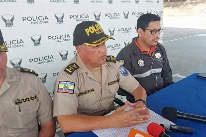 El Crnl. Pablo Yacelga Medina, comandante de la Subzona Esmeraldas (S), dio una rueda de prensa para exponer los detalles de la recaptura.