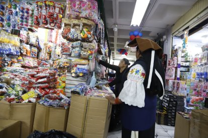 Otros comerciantes ofrecen promociones en sus ‘negos’.