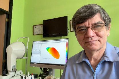 Marlon Dueñas, oftalmólogo.