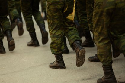 Militares que patrullaban por la zona ayudaron en el procedimiento.