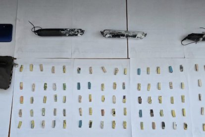 Entre las evidencias constan paquetes son sustancias sujetas a fiscalización.