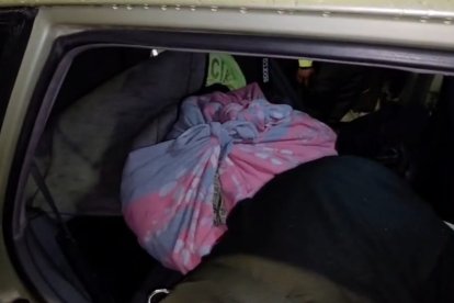 Los miles de dólares estaban envueltos en una sábana.