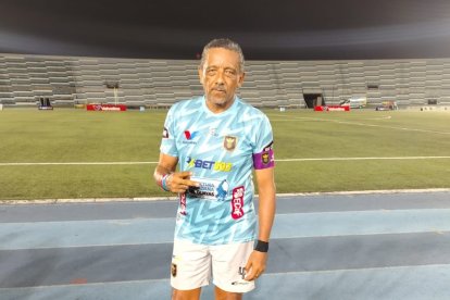 Eduardo Smith juega en la Liga de las Leyendas con el Ballet Azul.