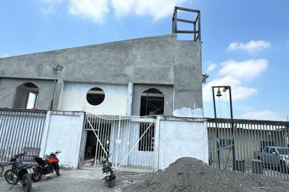 La nueva edificación es más amplia y se levanta con fondos que se recaudan en diversas actividades y donativos.