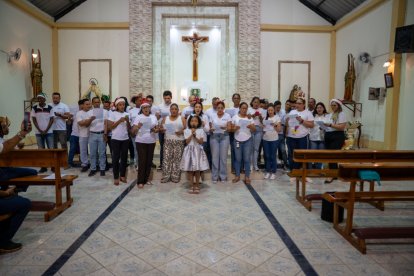 En las novenas intervienen diferentes grupos de las comunidades.