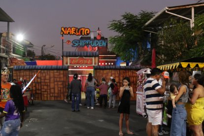 Además del parque temático, los visitantes pueden comprar comida y golosinas.