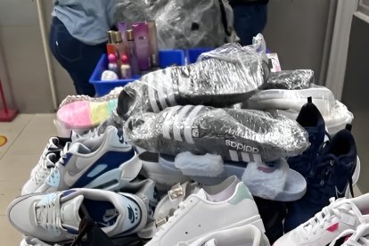 Muchos viajeros retornan al país con mercadería que sobrepasa por mucho la cantidad permitida.