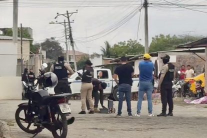 La Policía Nacional recopiló varios indicios balísticos de un arma de fuego calibre 9 milímetros