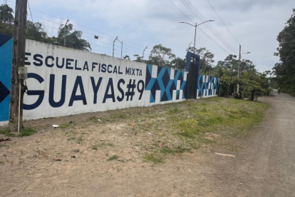 Escuelita del recinto Israel, en Tenguel, albergó entrega de sorpresas por Navidad 2025.