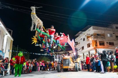 Con pregón se inició la Navidad en Playas.