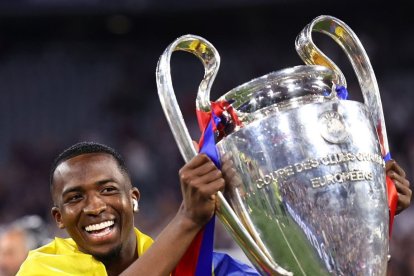 Willian Pacho es el primer ecuatoriano en ganar la Champions League.