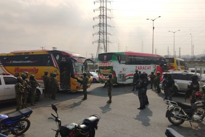 Las Fuerzas Armadas y la Policía estuvieron a cargo de los traslados de los reos.