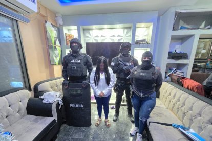 La pareja sentimental de presunto cabecilla narco también fue detenida.