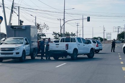 La Policía Nacional levantó al menos 25 indicios balísticos en la escena.