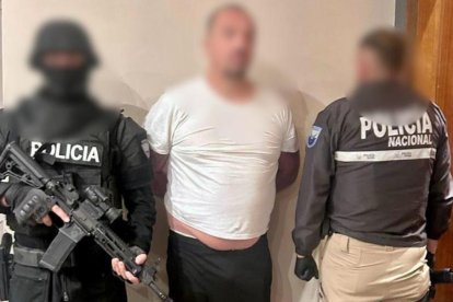 Jezdimir Srdan realizó una seña con las manos en plena pantalla grande.