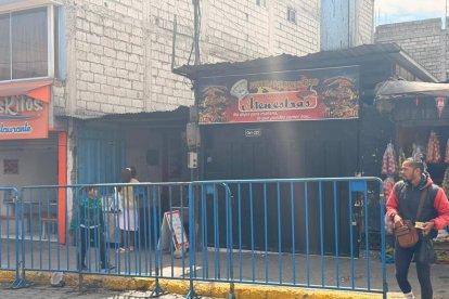 En este resturante entraron los criminales y mataron a tres personas.