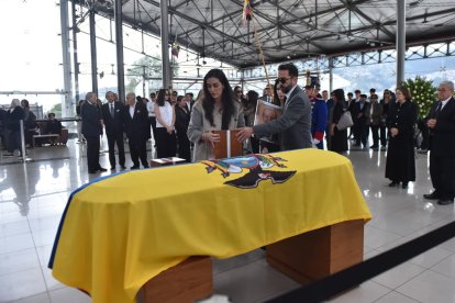 El cuerpo del expresidente Rodrigo Borja llegó al centro cultural Itchimbía.