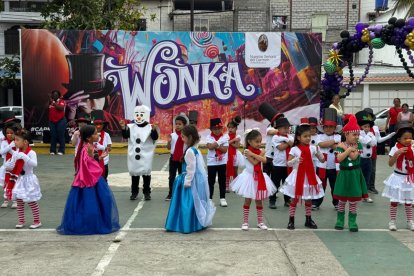 Los estudiantes también se disfrazaron para la celebración navideña.