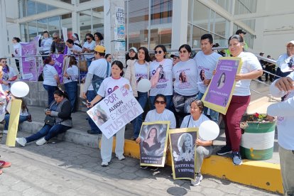 Ciudadanos de varias provincias se sumaron al plantón y exigieron justicia en las calles de Quero.