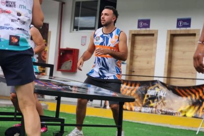 André Espinosa representa al Ecuador en campeonatos mundiales de teqball y foot table.