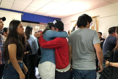 Las familias se reencontraron sus seres queridos luego de la tragedia.