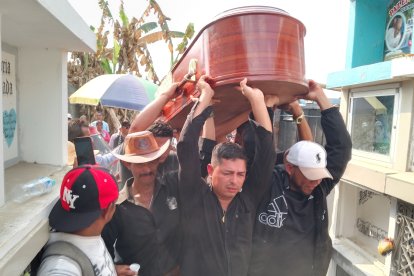 El cuerpo fue sepultado en el cementerio loca, en Salitre, Guayas.