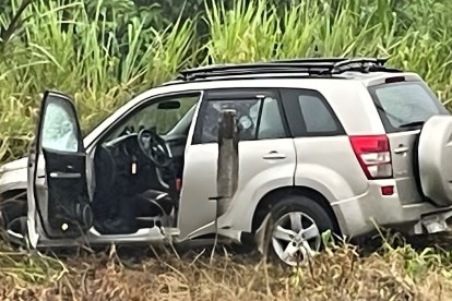 Los cadáveres estaban al interior de este vehículo.
