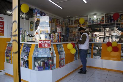 Experto advierte que no  hay necesidad de volcarse a las farmacias.