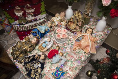 Por cada familia del barrio hay un niño Jesús que las representa.